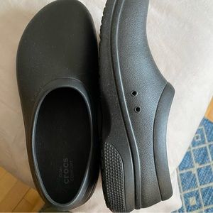 Crocs on the Clock Work Slip on Clogs Women's 11 men’s 9